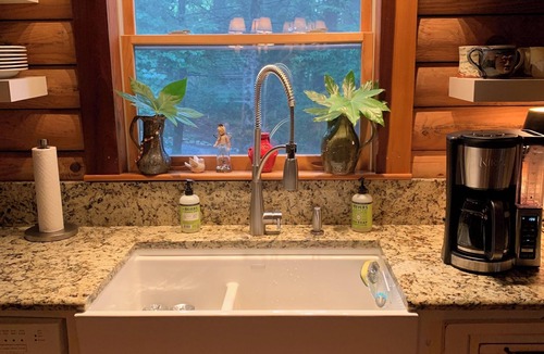 Fleetwood Cabin | 3-bedroom cabin in peaceful Fleetwood with WiFi, AC. Enjoy nature