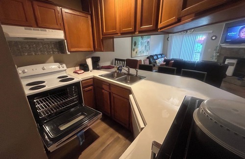 Morrow Condo | 3-bedroom condo in cool Morrow Near Airport.