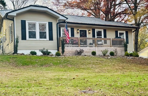 Rossville Cottage | 3-bedroom cottage 6.4 miles to Downtown Chatt pool table fire sleeps 6