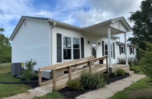 Marion House | 3-bedroom farmhouse just minutes from Barkley Lake perfect for relaxing getaways