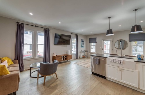 Burns Park House | 3 Bedroom Greek Revival Cottage Walk to Big House