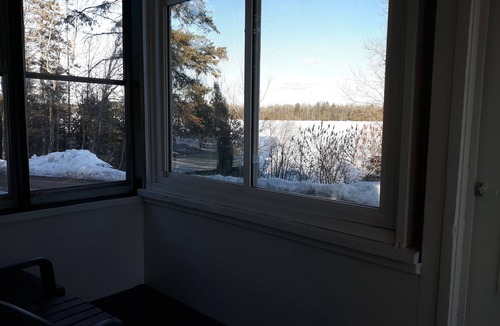 Gladstone House | 3-bedroom home on the river 10 min. from town also have identical1817617 ID #