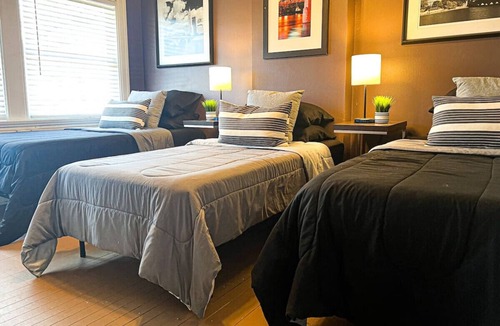 Dayton House | 3 Bedroom House, 7 Beds, Sleeps 10, Dayton