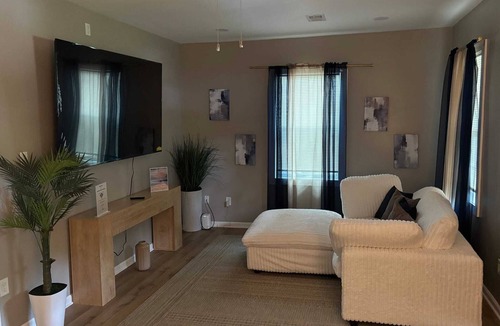 Fondren House | 3-bedroom house in beautiful Jackson with cool AC breeze