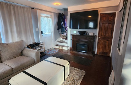 Lincoln Park House | 3-bedroom house in charming Lincoln Park with AC