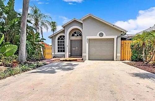 Croissant Park House | 3-bedroom pool house in fabulous Croissant Park
