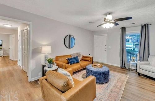 Marietta Apartment | 3 Bedroom Single family L-554121 by Houzlet