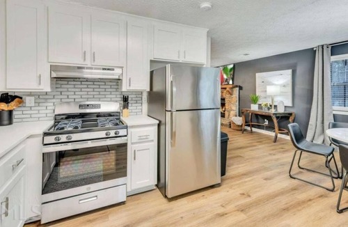 Marietta Apartment | 3 Bedroom Single family L-554121 by Houzlet