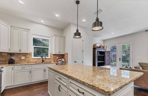 Gillespie Park Apartment | 3 Bedroom Single family 427357 by Houzlet