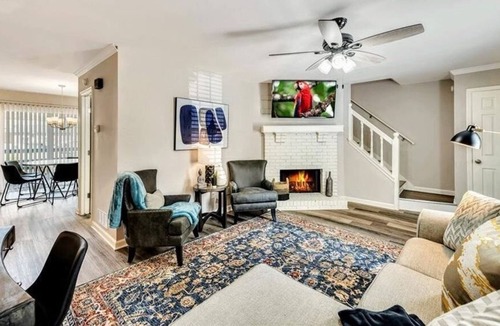 Marietta House | 3 Bedroom Townhome L-554165 by Houzlet