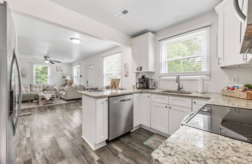 Knoxville House | 3-bedroom vacation home 7 minutes from University of Tennessee