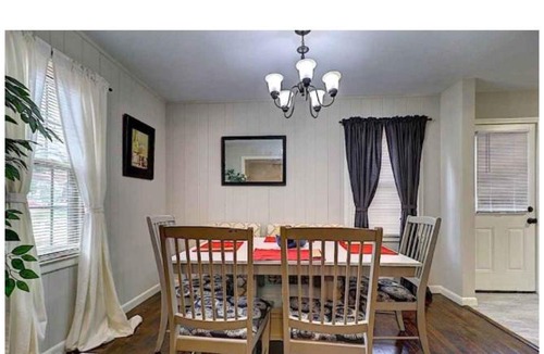 Atlanta Apartment | 3 bedrooms and 1 bathroom and the square footage is 912 ft². Pet Friendly
