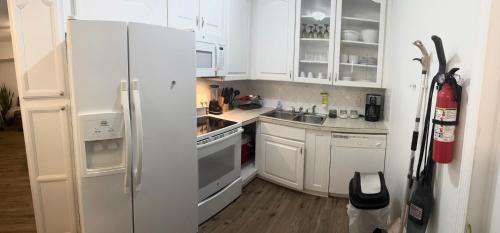 Pompano Beach House | 3 Bedrooms Florida Sunshine