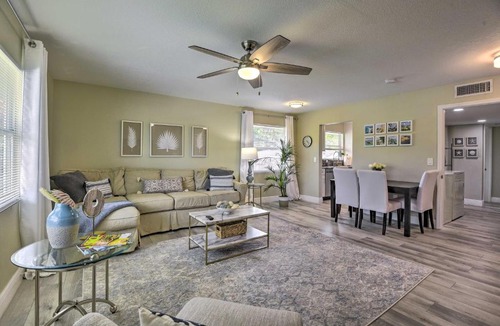 Indian Beach Sapphire Shores Apartment | 3 Blocks to the Coast! Cozy Sarasota Retreat