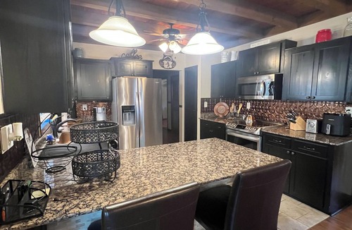 Robbinsville House | 3 br 3 bath spacious home 1 mi from Robbinsville with WiFi, AC and 2 car garage