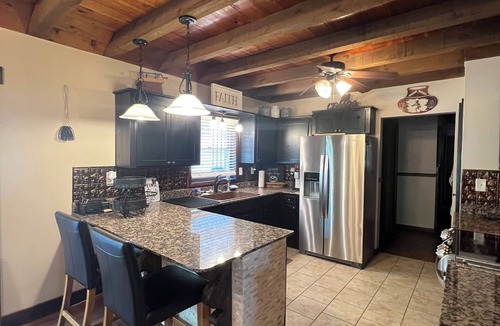 Robbinsville House | 3 br 3 bath spacious home 1 mi from Robbinsville with WiFi, AC and 2 car garage