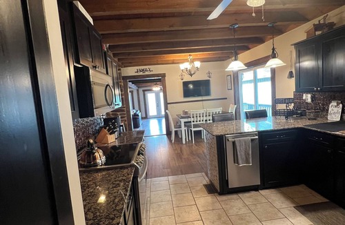 Robbinsville House | 3 br 3 bath spacious home 1 mi from Robbinsville with WiFi, AC and 2 car garage