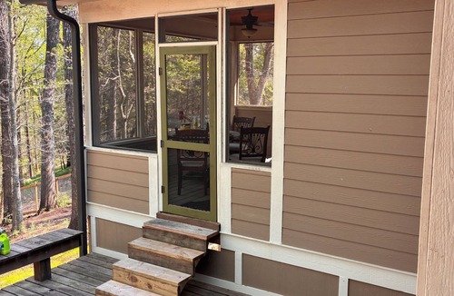 Benton House | 3-BR Craftsman house on the Ocoee River - Large Backyard to relax with puppies!