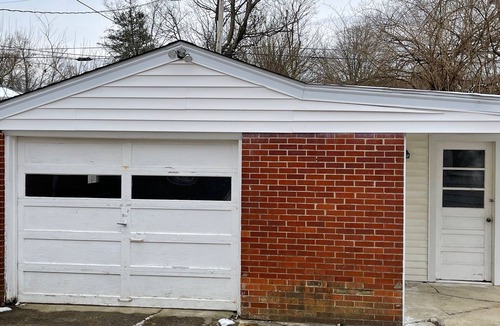 Woodland Hills House | 3 BR, fenced, garage, patio table and grill , office area, TV's in bedrooms.