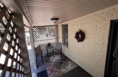 Hattiesburg House | 3 BR sleeps 6. You’ll have it “made in the shade” of this 100-year old live oak.
