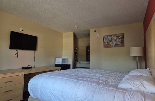 Chickamauga Hotel | 3 Budget-friendly Units | Short Drive Rock City, Ruby Falls & Lookout Mountain