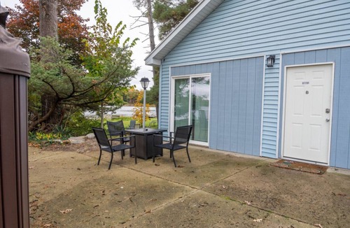 Alto House | 3 Campau Lake Cottages | Group Retreat w/Lake Access