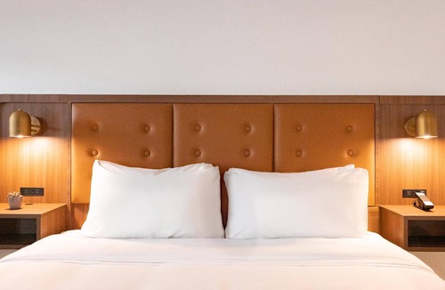 Talbot's Corner Hotel | 3 Charming Rooms in East Nashville near Ryman Auditorium | Pool & Free Parking