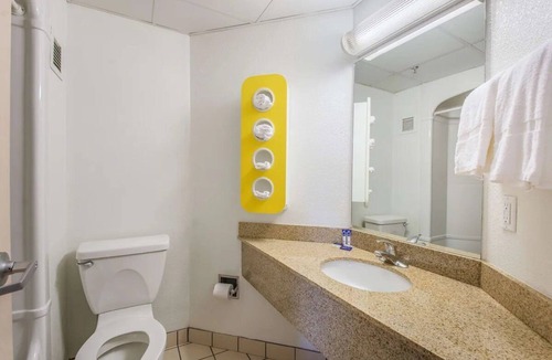 Knoxville Hotel | 3 Family-Friendly Units | Pets Allowed | Close to Knoxville Zoo - 6.1 mi