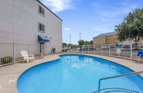 Knoxville Hotel | 3 Family-Friendly Units | Pets Allowed | Close to Knoxville Zoo - 6.1 mi