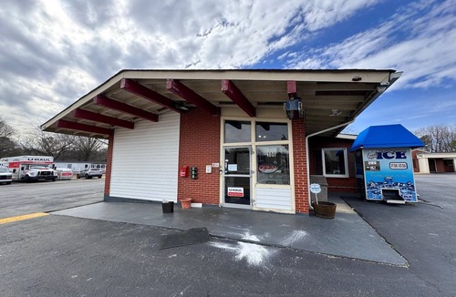 Ashland Apartment | 3 Full Beds Non-Smoking