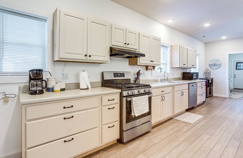 Isabella Cottage | 3 Mi to Bull Shoals Lake: Peaceful Escape w/Patio