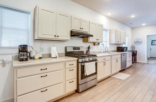 Isabella House | 3 Mi to Bull Shoals Lake: Peaceful Escape w/Patio