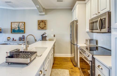 Carolina Yacht Landing House | 3 Mi to Cherry Grove Beach! Quiet Condo w/Balcony