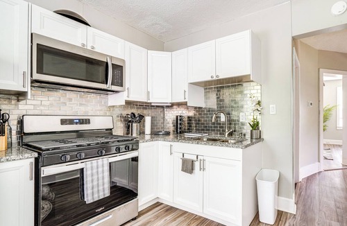 Clifton Heights Apartment | 3 Mi to Dtwn: Cozy Apt w/Yard in Louisville!