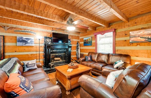 Mammoth Cave House | 3 Mi to Lake! Mammoth Cave Cabin w/Fire Pit