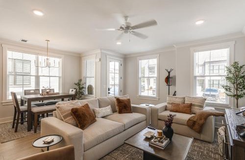 Oxford House | 3 Mi to Ole Miss, New Build: Inviting Townhome!