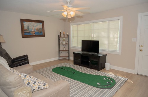 Northport House | 3 Miles from Campus!