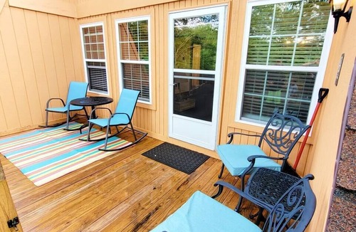 Beech Mountain House | 3 Min to Ski Slopes Sleeps 8 Hot Tub Pool Sledding