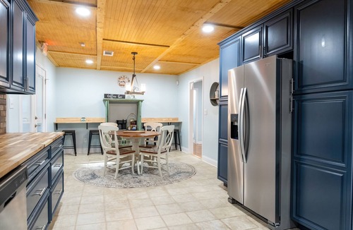 Grant House | 3 minutes from local boat launch, renovated multi-family home