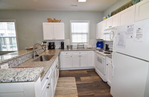 North Myrtle Beach Condo | 3 night minimum. 2 bedroom. Outdoor pool. Close to beach.