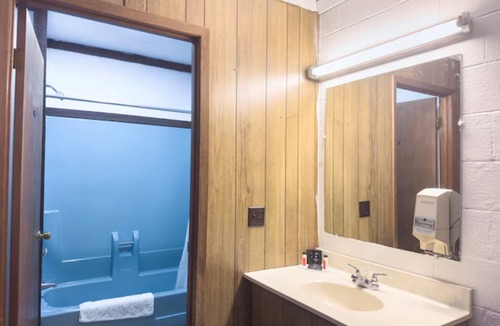 Spencer Hotel | 3 Units | Great for Family Trips | Modern Stay & Scenic Tennessee Views