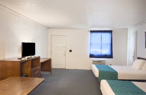 Spencer Hotel | 3 Units | Great for Family Trips | Modern Stay & Scenic Tennessee Views