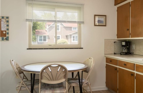 Holland House | 30% OFF SPECIAL! LAST MINUTE OPENING!