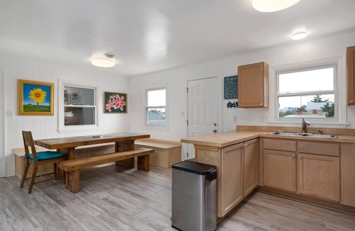 Colington House | 306 Newly Renovated & Central Location