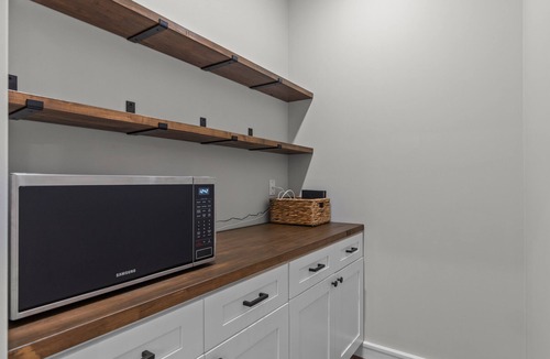The Gate Cottage | 3323: Uptown Elegant Escape by JZ Vacation Rentals
