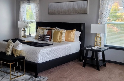 Cliftondale House | 3500 Sq Ft Lux Home:2 King, 6 Queen, & 2 Twin Beds