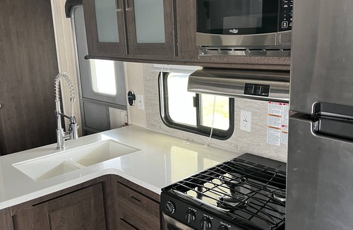 New Baltimore House | 37 foot camper on the water with a Boat Slip available
