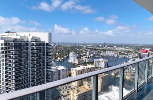 Hollywood South Central Beach Apartment | 39th Floor Oceanfront Penthouse Hollywood Beach Resort Pool Stunning Views