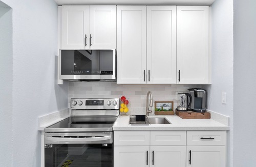Central Fort Lauderdale House | 3BR 2BA Middle River Palm House in Fort Lauderdale