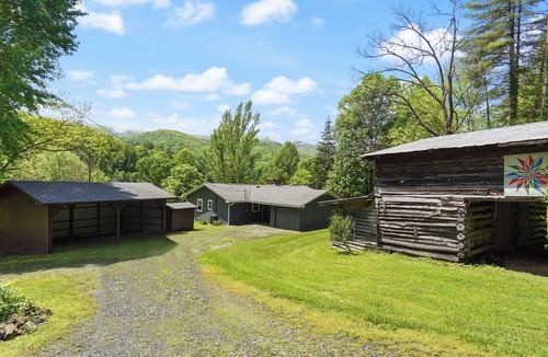 Robbinsville House | 3BR/2BA Mountain Home Perfect Base for Tail of the Dragon and Outdoor Adventures